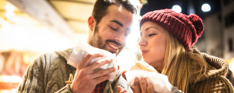 Allianz - couple eating