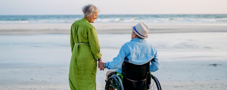 Allianz - two senior travelers on the beach